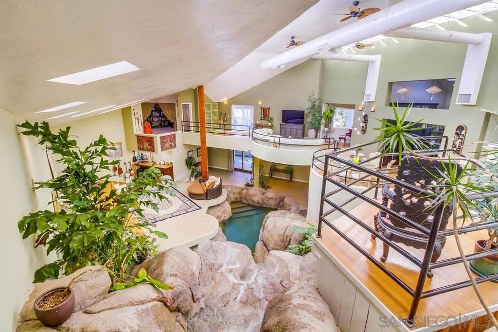 Image 20 of property listing at 1876 Sefton Place, San Diego, CA 92107