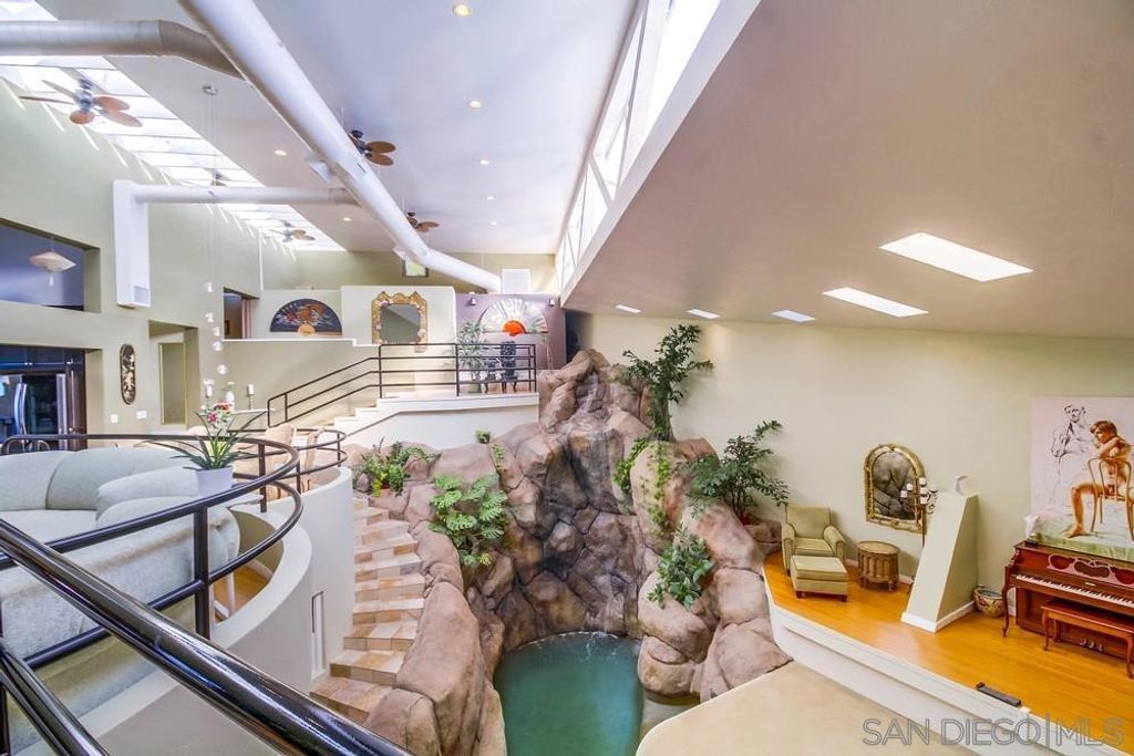 Image 22 of property listing at 1876 Sefton Place, San Diego, CA 92107