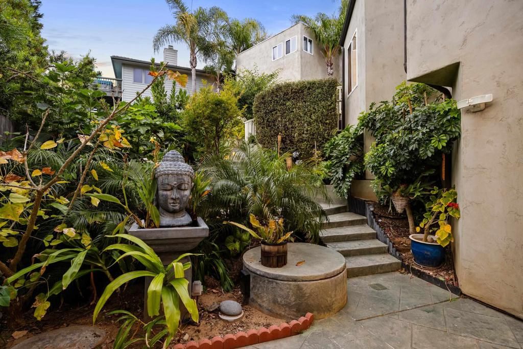 Image 32 of property listing at 1876 Sefton Place, San Diego, CA 92107