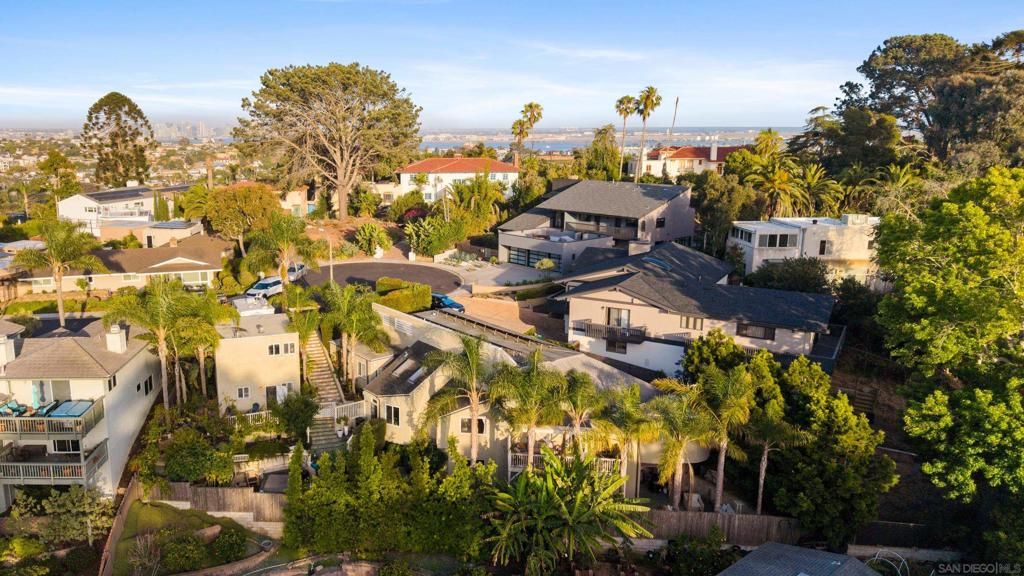 Image 33 of property listing at 1876 Sefton Place, San Diego, CA 92107