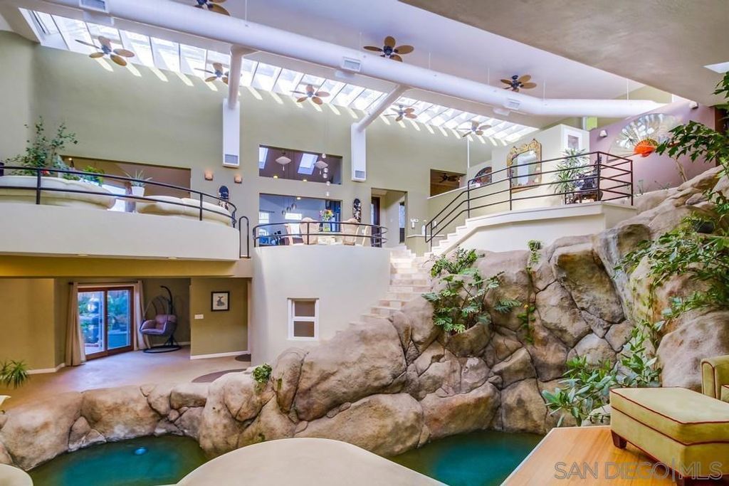 Image 4 of property listing at 1876 Sefton Place, San Diego, CA 92107