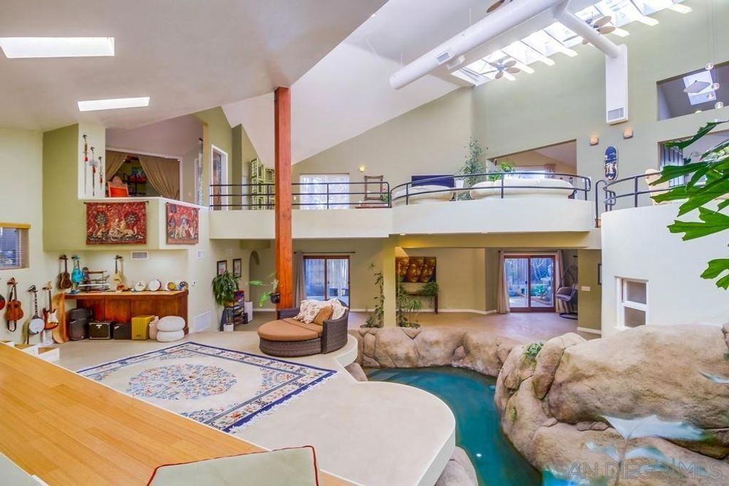 Image 5 of property listing at 1876 Sefton Place, San Diego, CA 92107