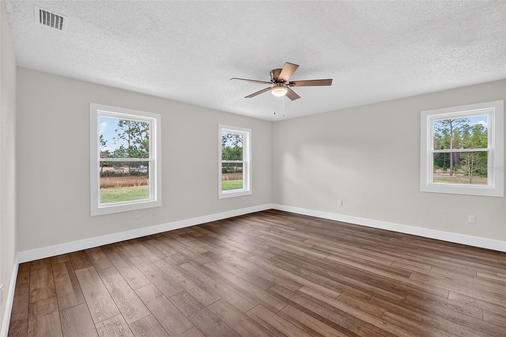 Image 15 of property listing at 1475 CLARK BAY ROAD, Deland, FL 32720