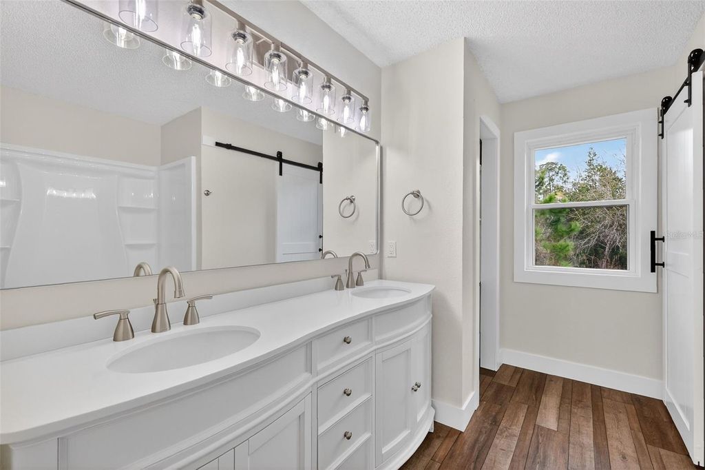 Image 16 of property listing at 1475 CLARK BAY ROAD, Deland, FL 32720