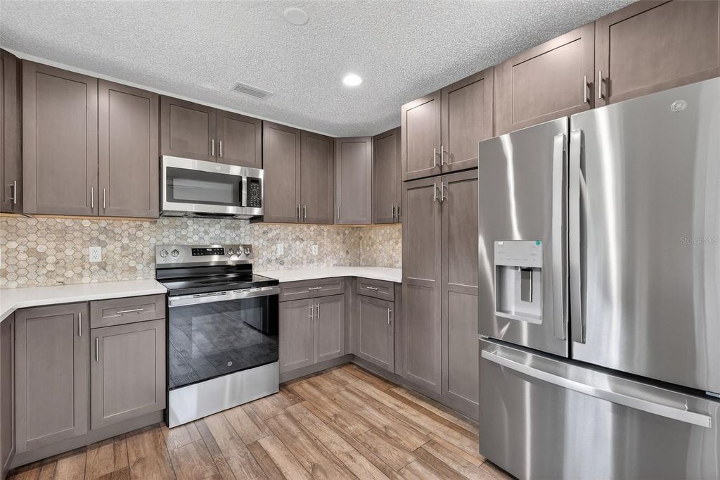 Image 10 of property listing at 1475 CLARK BAY ROAD, Deland, FL 32720