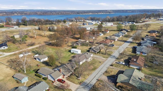 1413 Orchard Drive, Grove, OK 74344