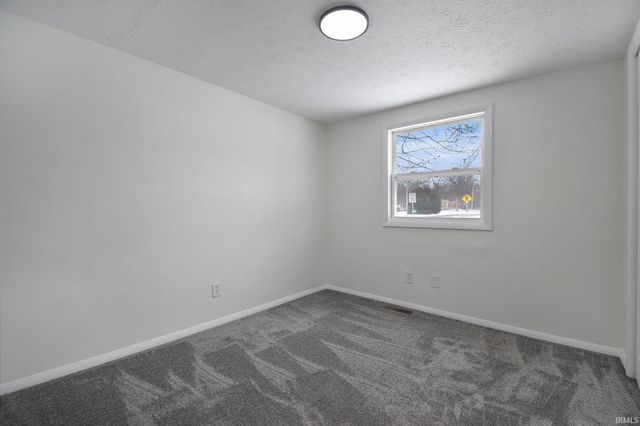 1045 N Park Avenue, Warsaw, IN 46580