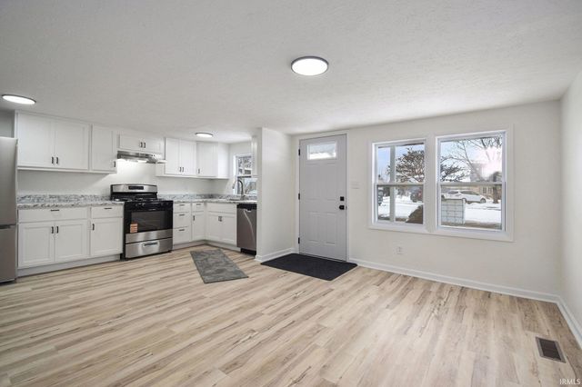 1045 N Park Avenue, Warsaw, IN 46580