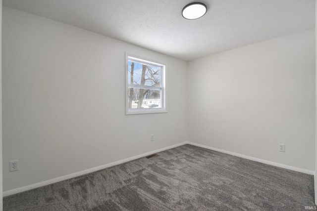 1045 N Park Avenue, Warsaw, IN 46580