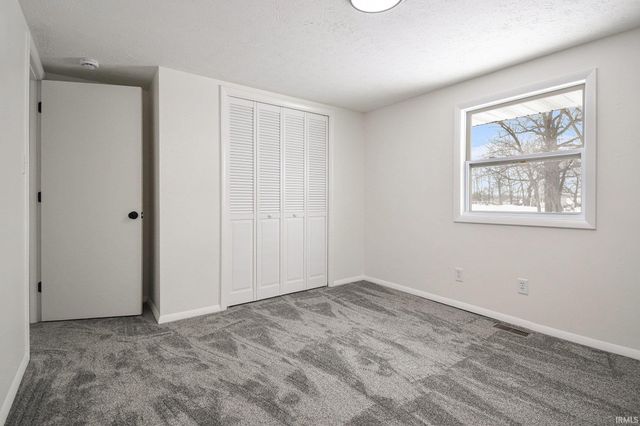 1045 N Park Avenue, Warsaw, IN 46580