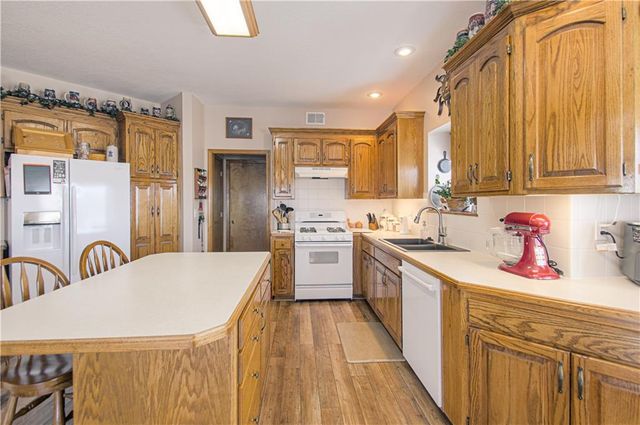 12660 S Parker Terrace, Olathe, KS 66061