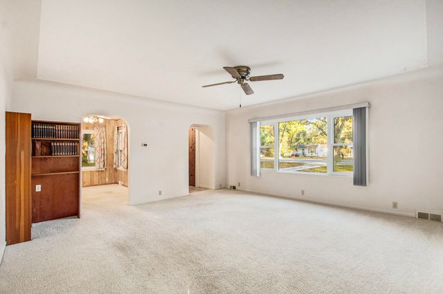 585 W River Road, North Muskegon City, MI 49445