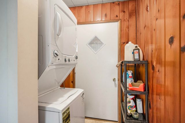 585 W River Road, North Muskegon City, MI 49445