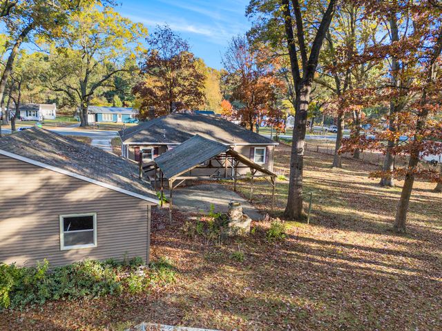 585 W River Road, North Muskegon City, MI 49445
