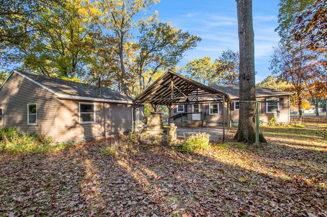 585 W River Road, North Muskegon City, MI 49445