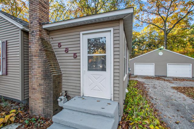 585 W River Road, North Muskegon City, MI 49445