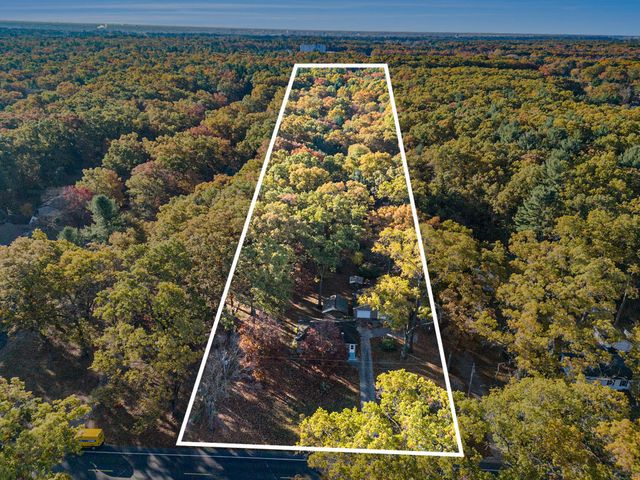 585 W River Road, North Muskegon City, MI 49445