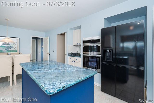 6489 Shoreline Drive, Troy, MI 48085