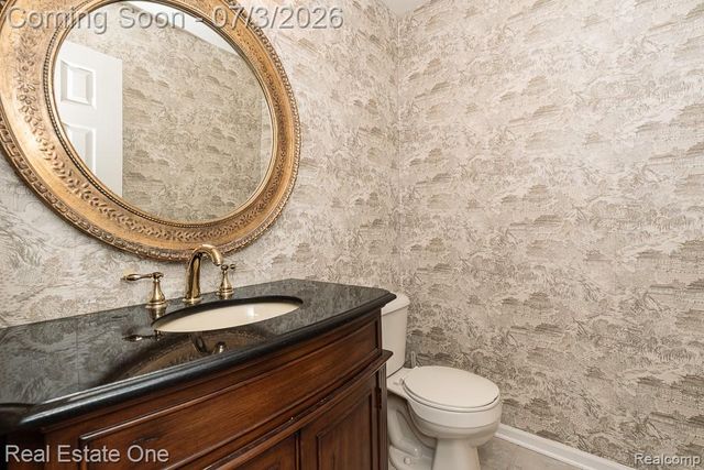 6489 Shoreline Drive, Troy, MI 48085