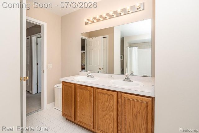 6489 Shoreline Drive, Troy, MI 48085
