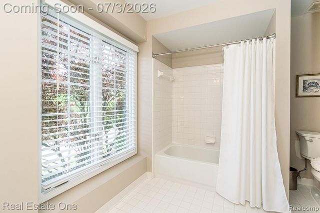 6489 Shoreline Drive, Troy, MI 48085