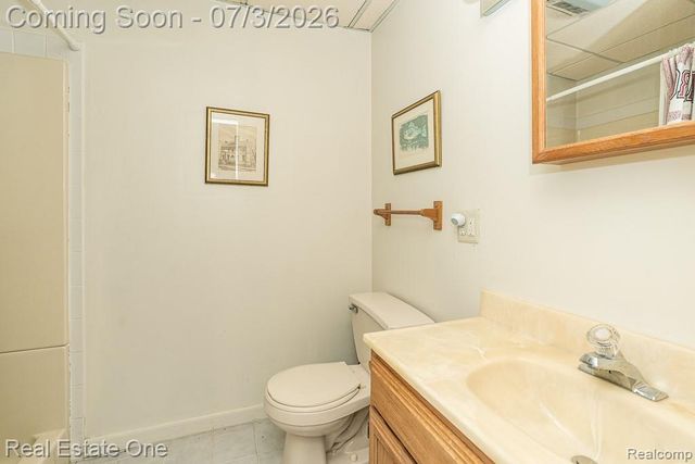 6489 Shoreline Drive, Troy, MI 48085