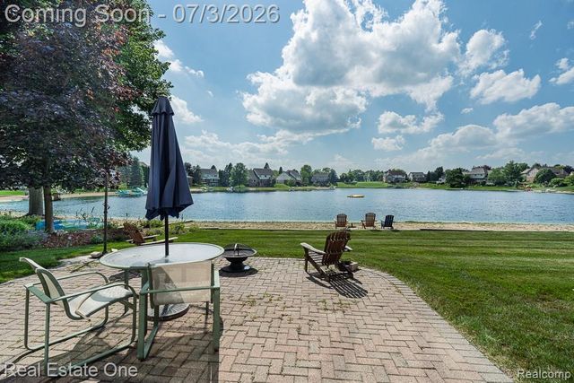 6489 Shoreline Drive, Troy, MI 48085