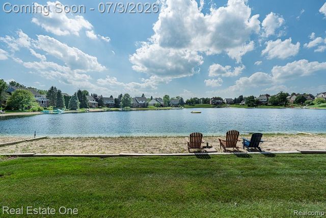 6489 Shoreline Drive, Troy, MI 48085