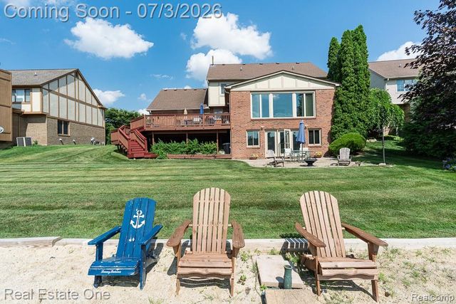 6489 Shoreline Drive, Troy, MI 48085