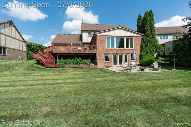 6489 Shoreline Drive, Troy, MI 48085