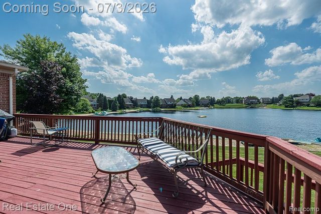 6489 Shoreline Drive, Troy, MI 48085