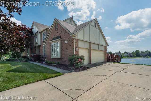 6489 Shoreline Drive, Troy, MI 48085