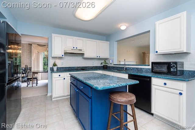 6489 Shoreline Drive, Troy, MI 48085