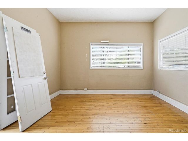 5596 S Sycamore St, Littleton, CO 80120