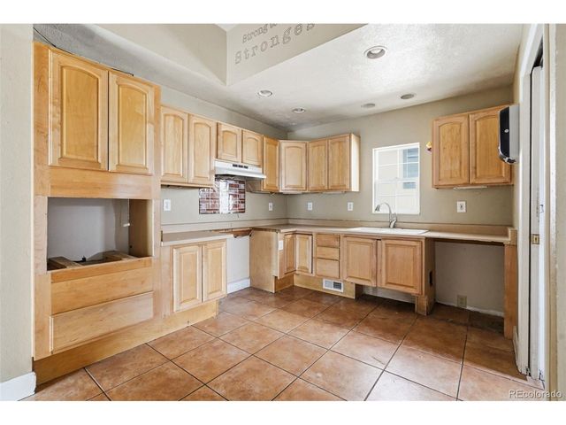 5596 S Sycamore St, Littleton, CO 80120