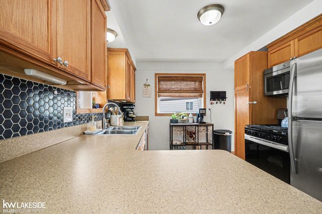 14921 Eleanor Avenue, Warren, MI 48089