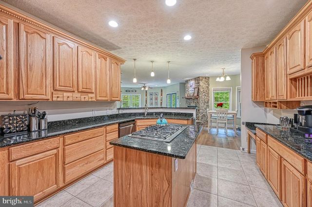 520 OAK GROVE DR, Mineral, VA 23117