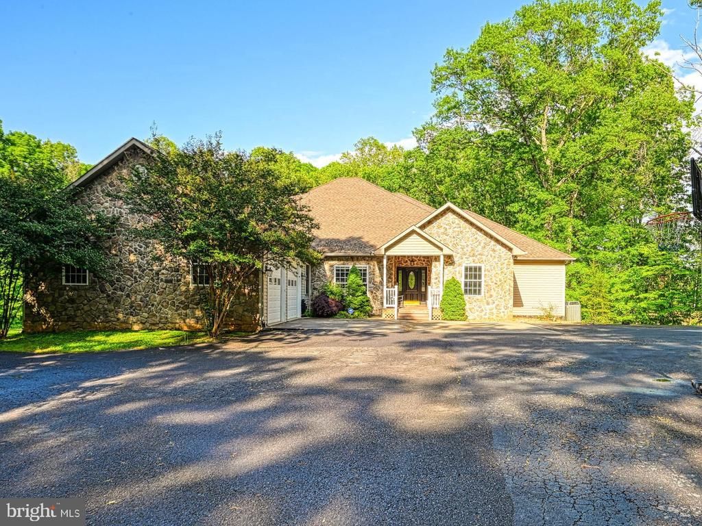 520 OAK GROVE DR, Mineral, VA 23117