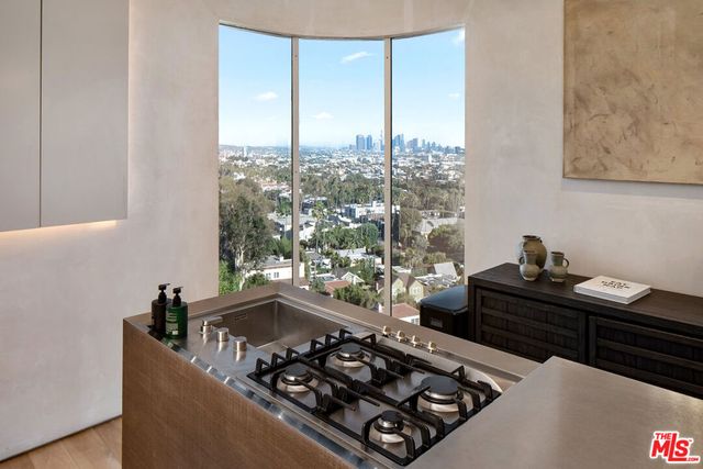 7882 Fareholm Drive, Los Angeles, CA 90046