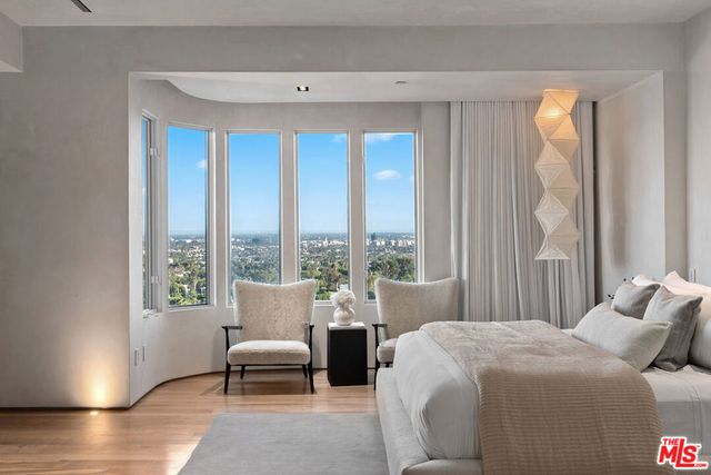 7882 Fareholm Drive, Los Angeles, CA 90046