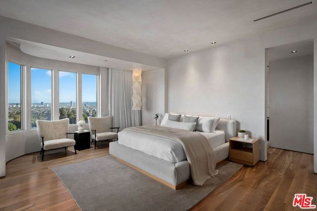 7882 Fareholm Drive, Los Angeles, CA 90046