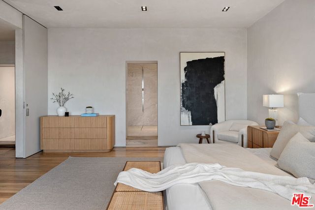 7882 Fareholm Drive, Los Angeles, CA 90046