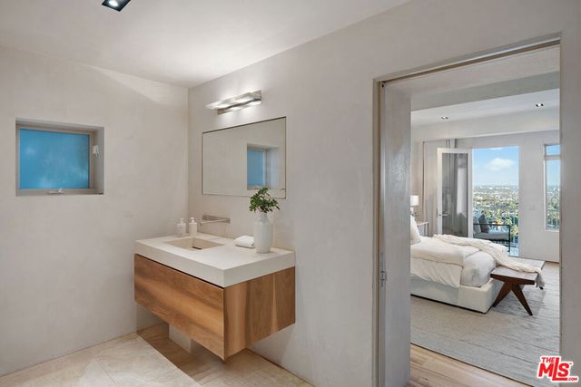 7882 Fareholm Drive, Los Angeles, CA 90046