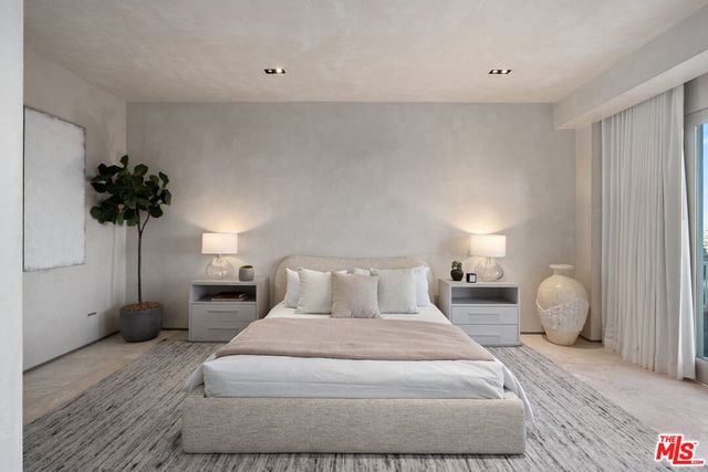 7882 Fareholm Drive, Los Angeles, CA 90046