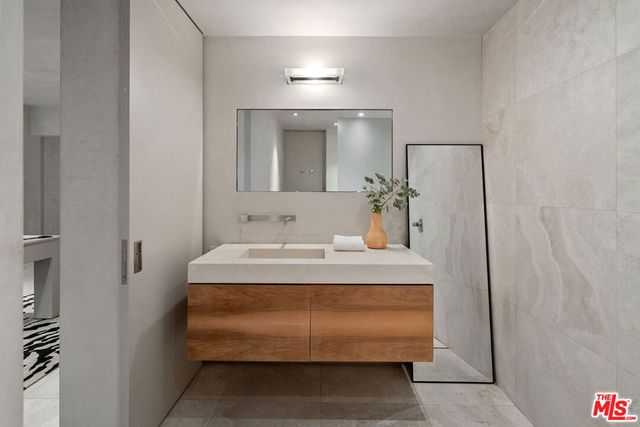 7882 Fareholm Drive, Los Angeles, CA 90046