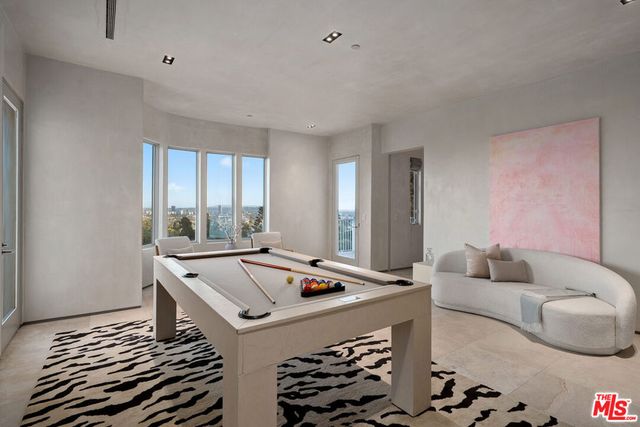 7882 Fareholm Drive, Los Angeles, CA 90046