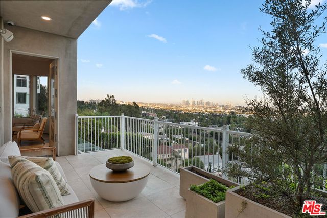 7882 Fareholm Drive, Los Angeles, CA 90046