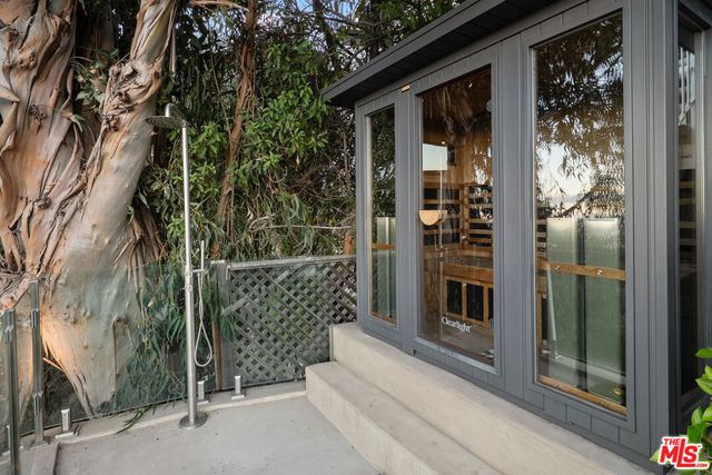 7882 Fareholm Drive, Los Angeles, CA 90046