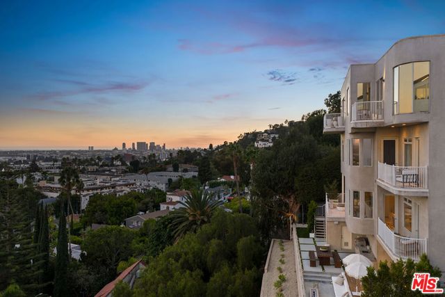 7882 Fareholm Drive, Los Angeles, CA 90046