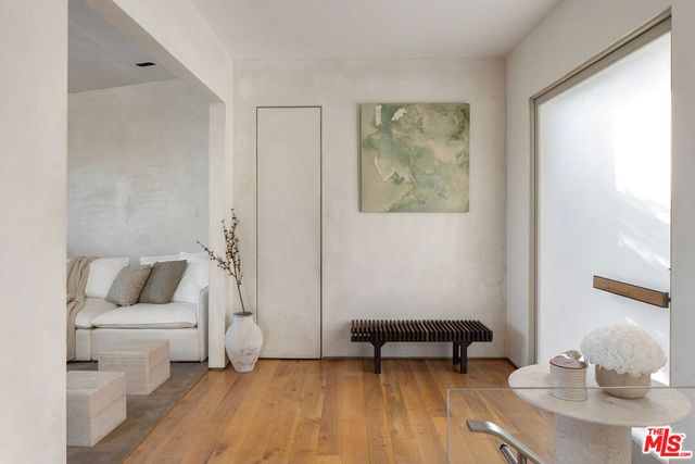 7882 Fareholm Drive, Los Angeles, CA 90046